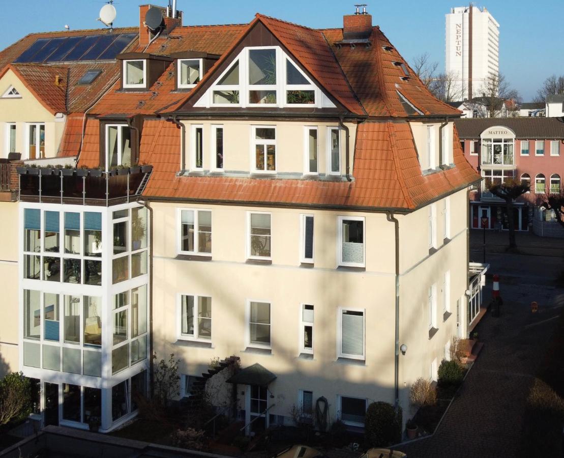 Villa Warnemuende Ferienwohnungen 罗斯托克 外观 照片